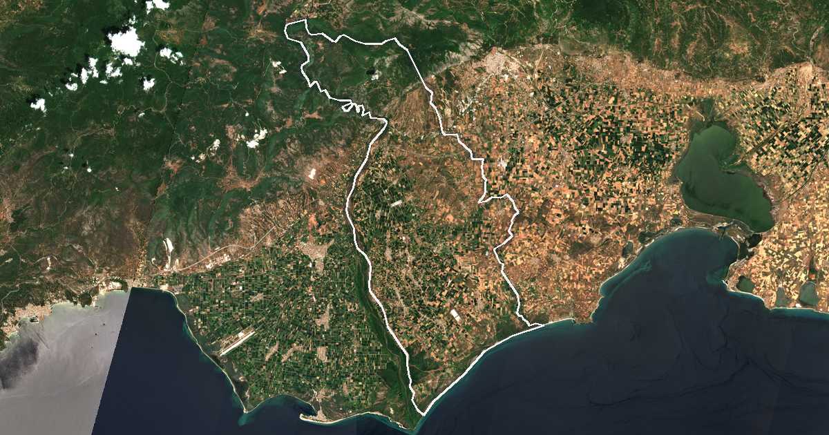 Imagen de satélite con el límite trazado: Tópiros