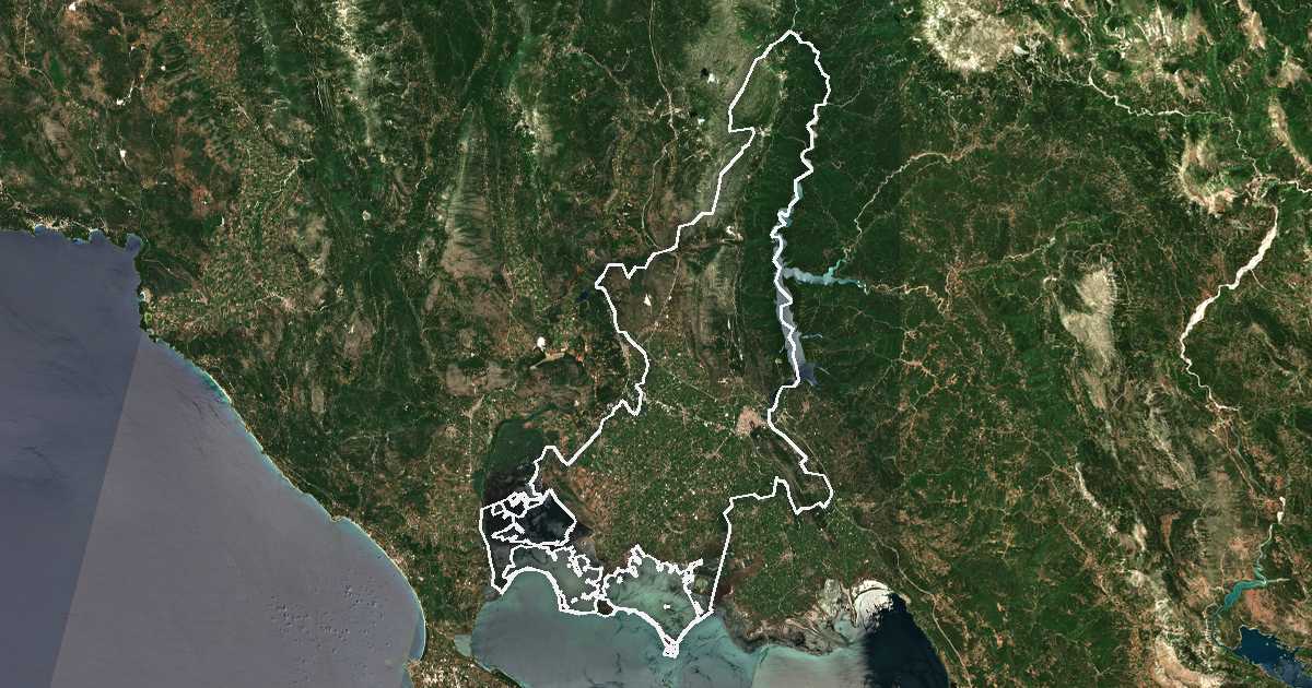 Imagen de satélite con el límite trazado: Arta