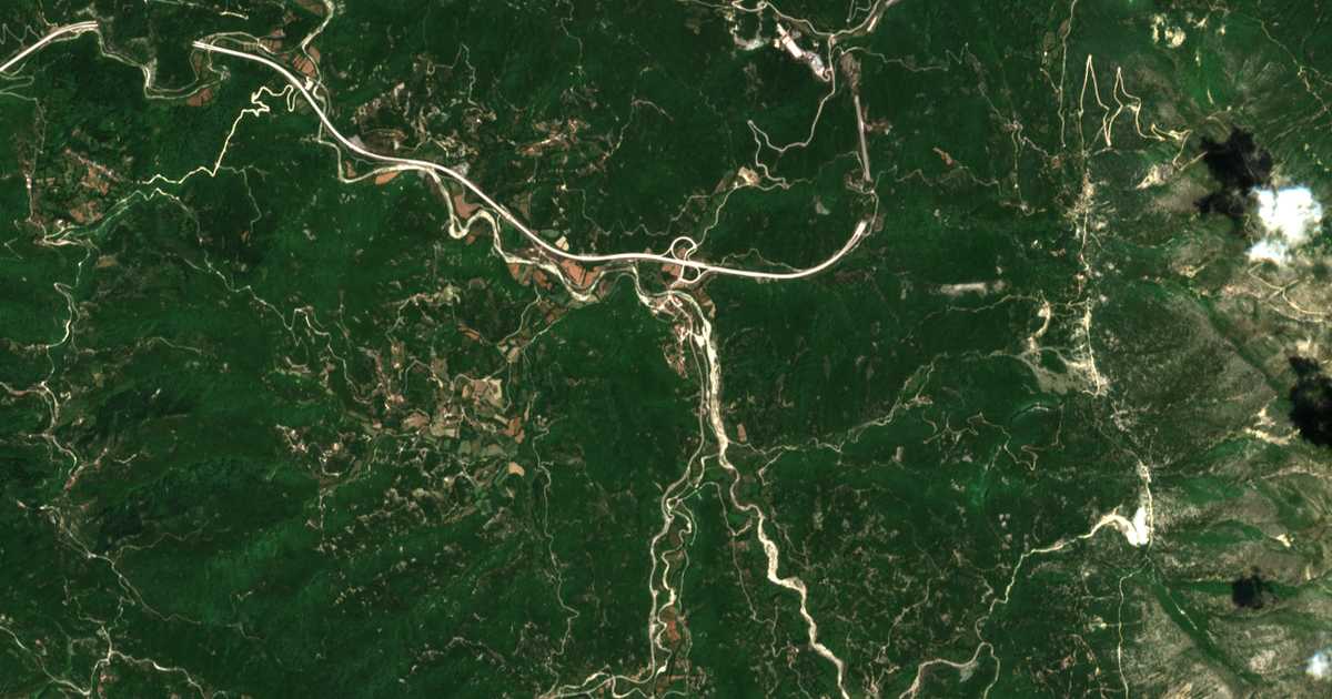 Mapa por satélite de Týria