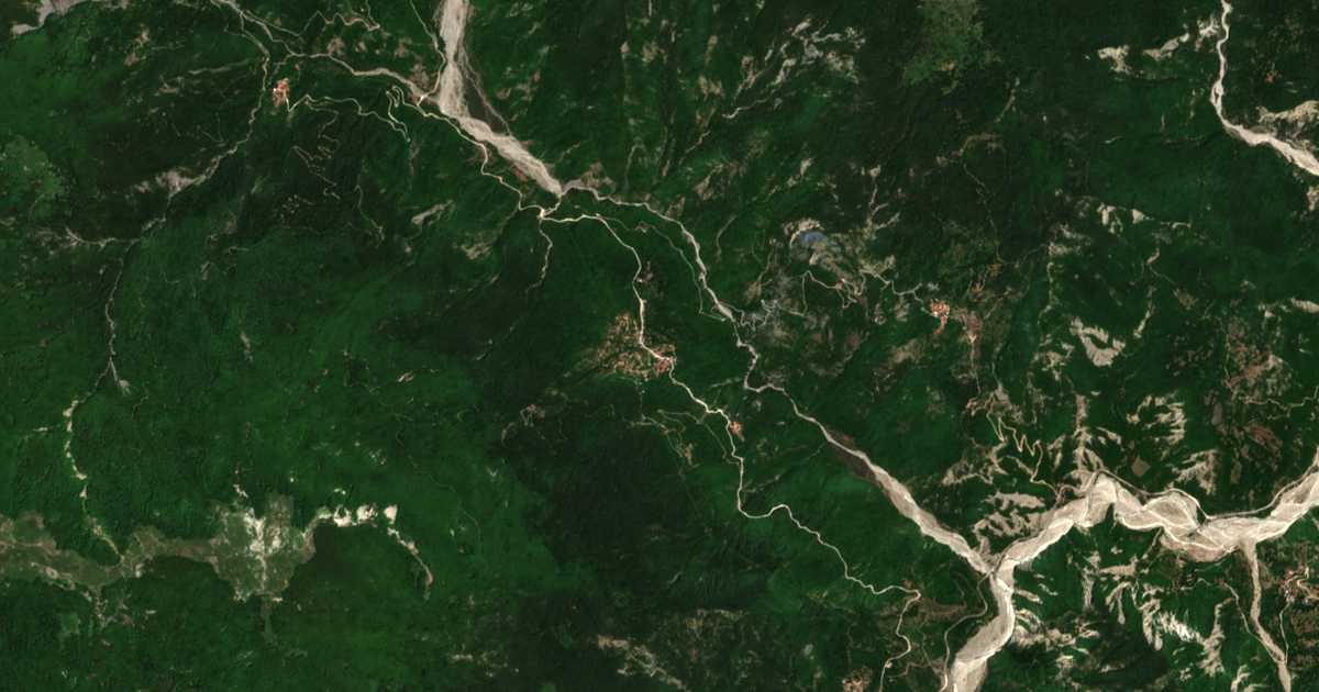 Mapa por satélite de Voúrmpiani