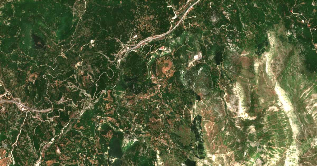 Mapa por satélite de Méga Peristérion