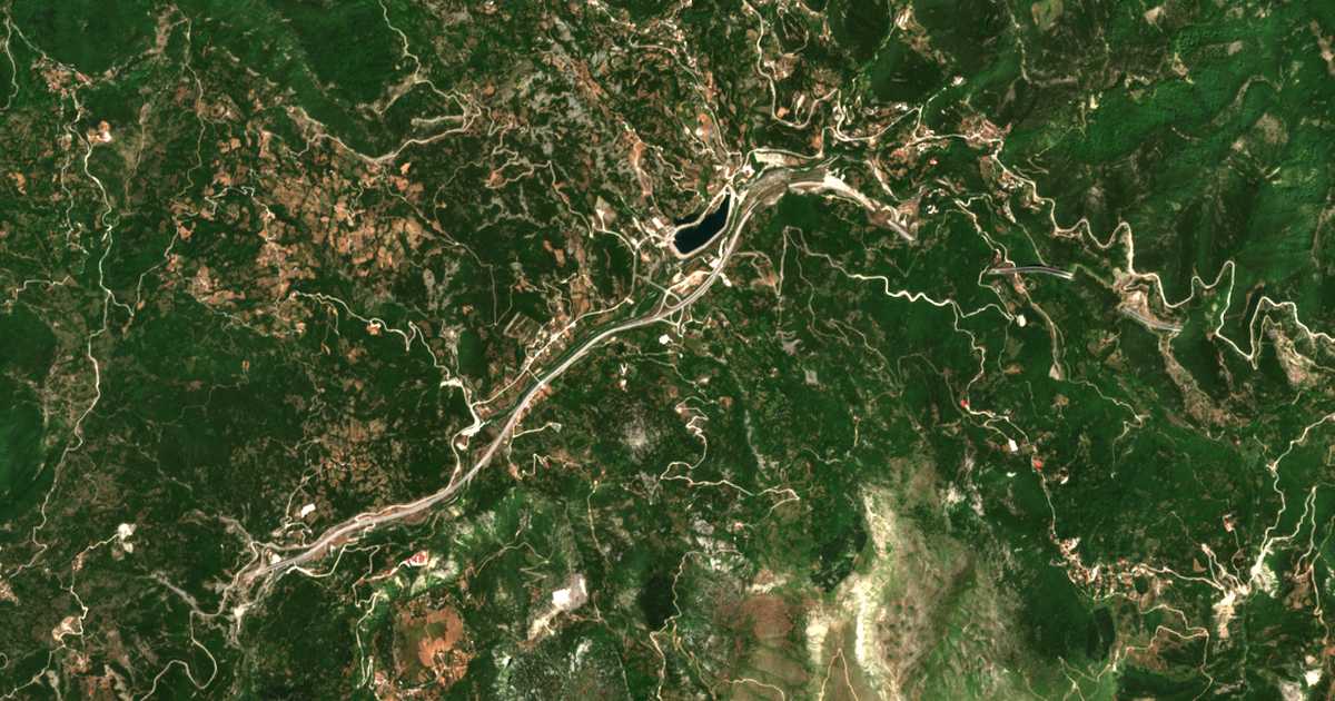 Mapa por satélite de Néo Gerakári