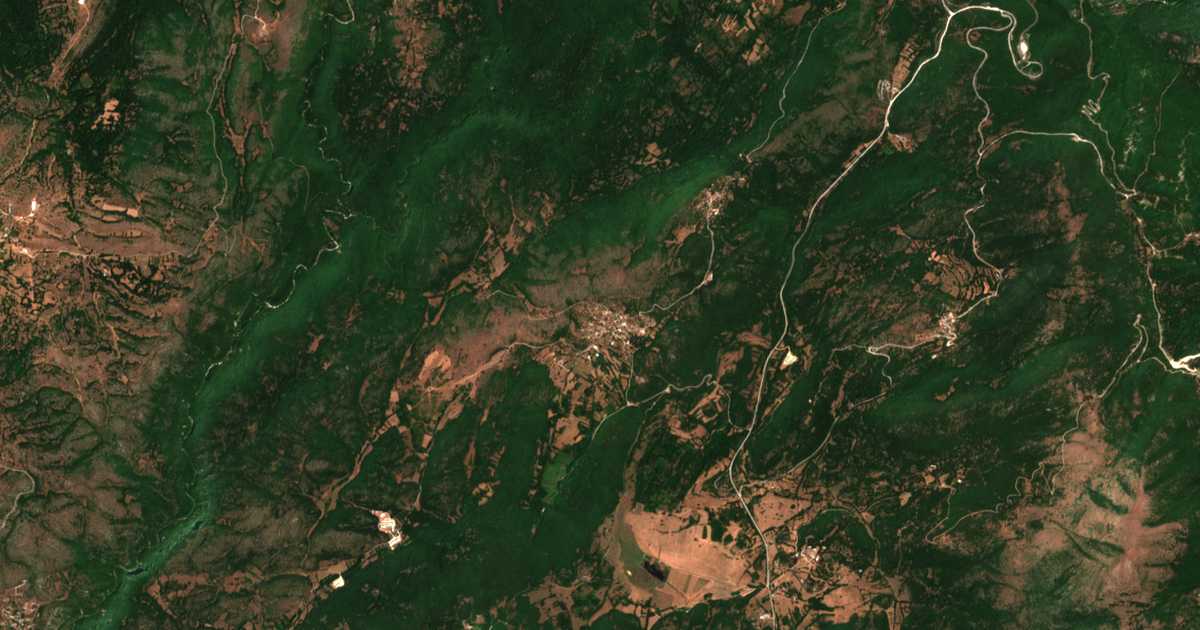 Mapa por satélite de Áno Ravénia