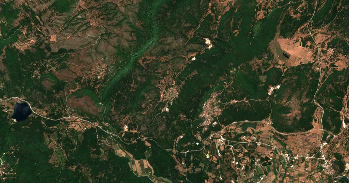 Mapa por satélite de Káto Ravénia