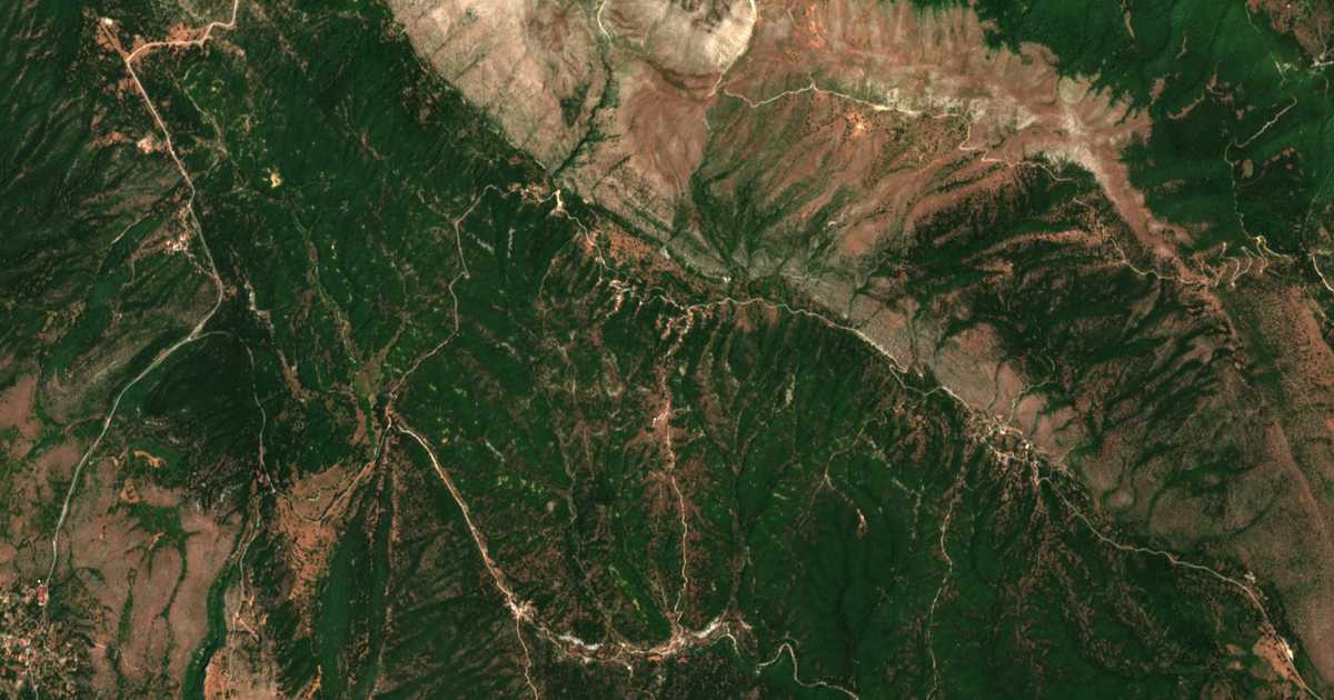 Mapa por satélite de Palaiópyrgos
