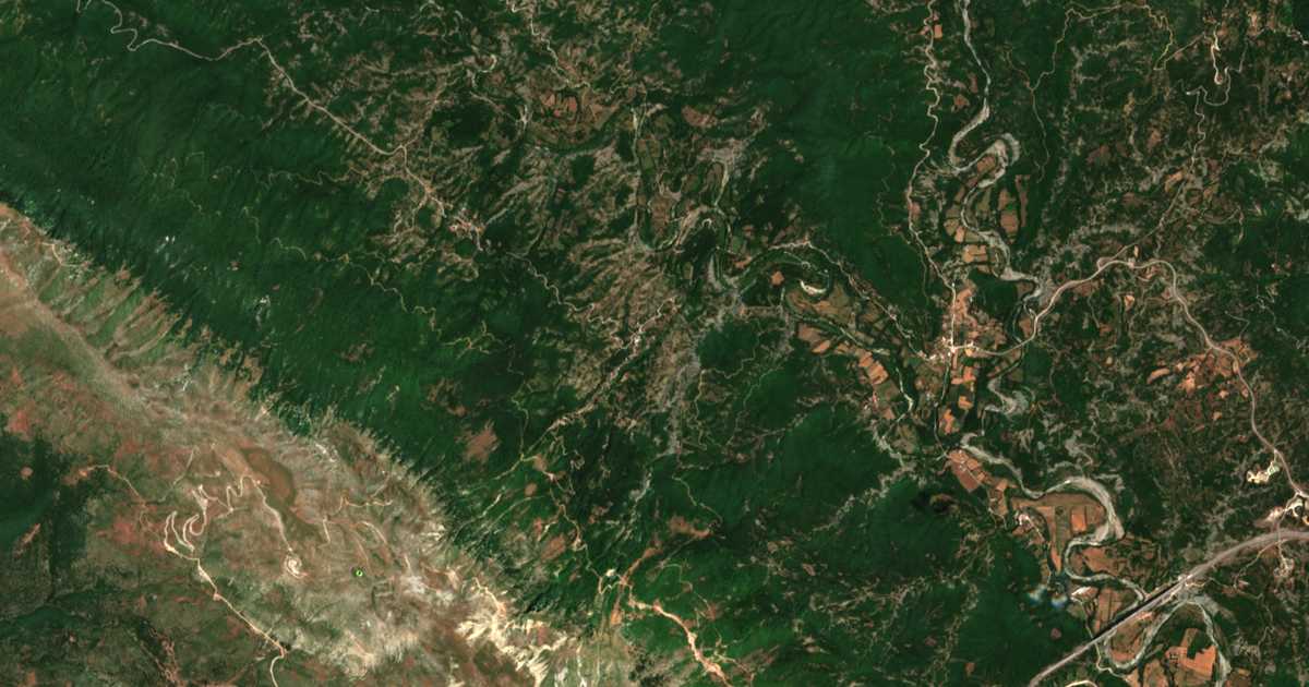Mapa por satélite de Karyaí