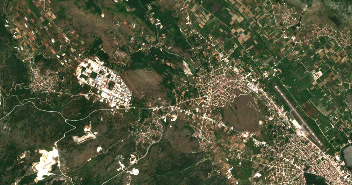 Mapa por satélite de Mikró Gardíki