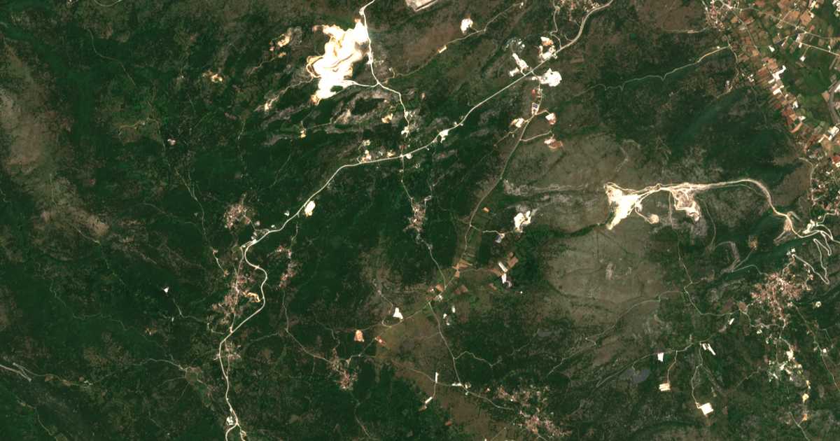 Mapa por satélite de Petrálona