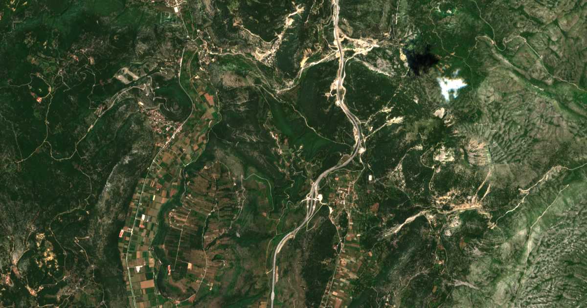 Mapa por satélite de Tsagkarópoulon