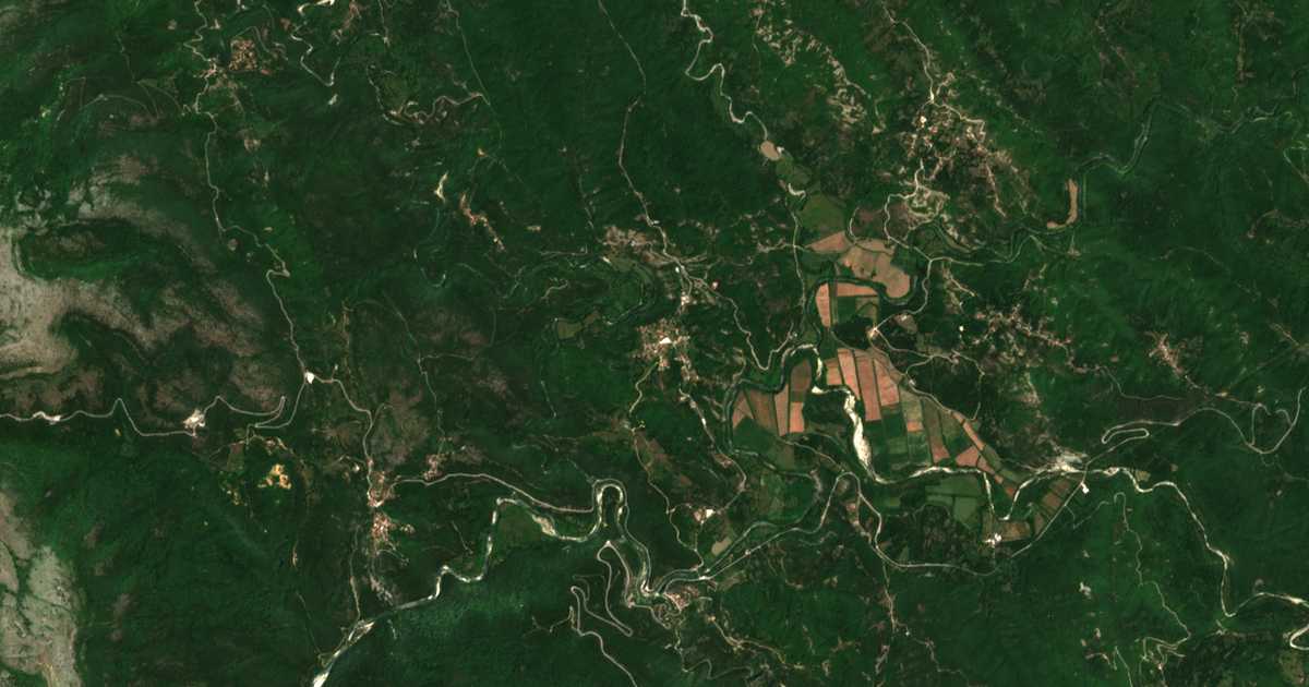 Mapa por satélite de Leptokaryá