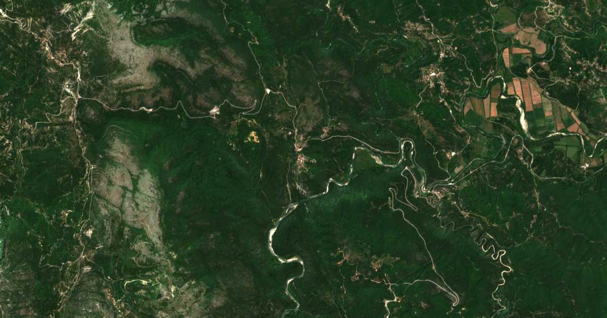 Mapa por satélite de Ravení