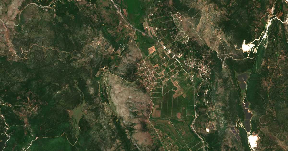 Mapa por satélite de Katavóthra