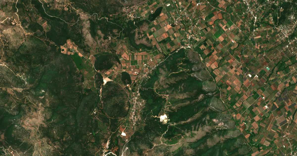 Mapa por satélite de Kyrá Panagiá