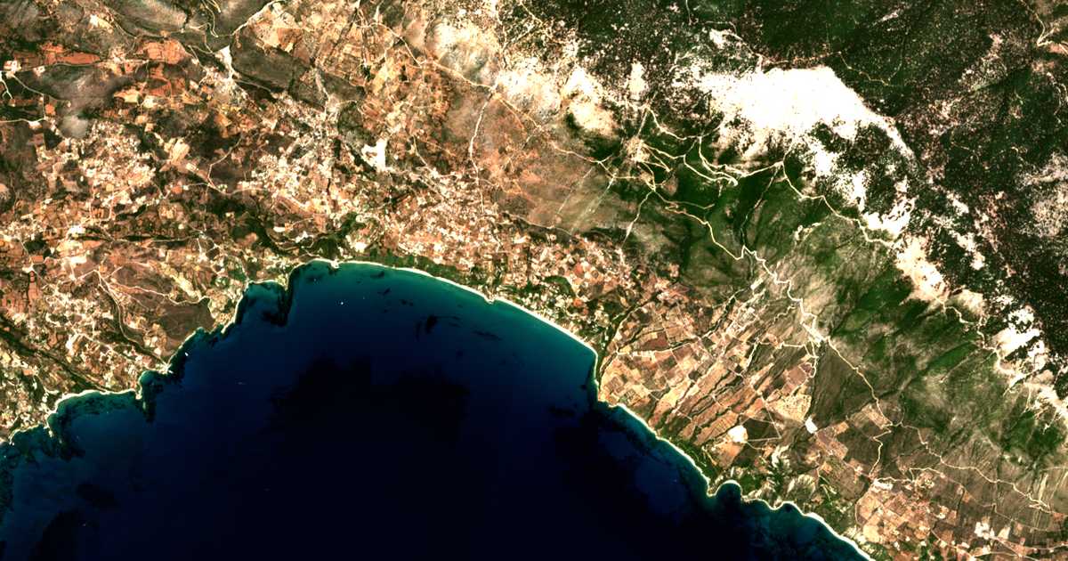Mapa por satélite de Lourdata