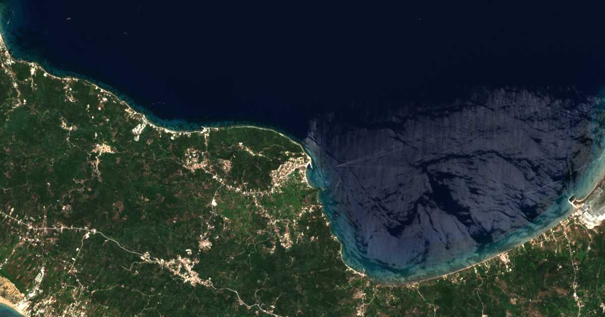 Mapa por satélite de Petrití