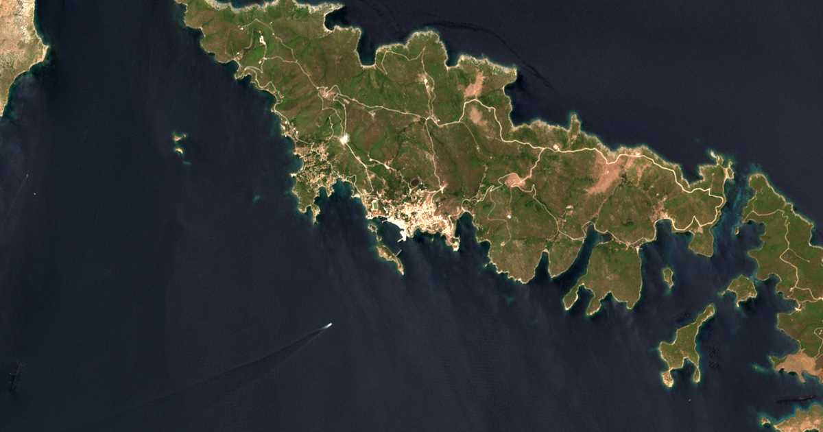 Mapa por satélite de Oinoússai