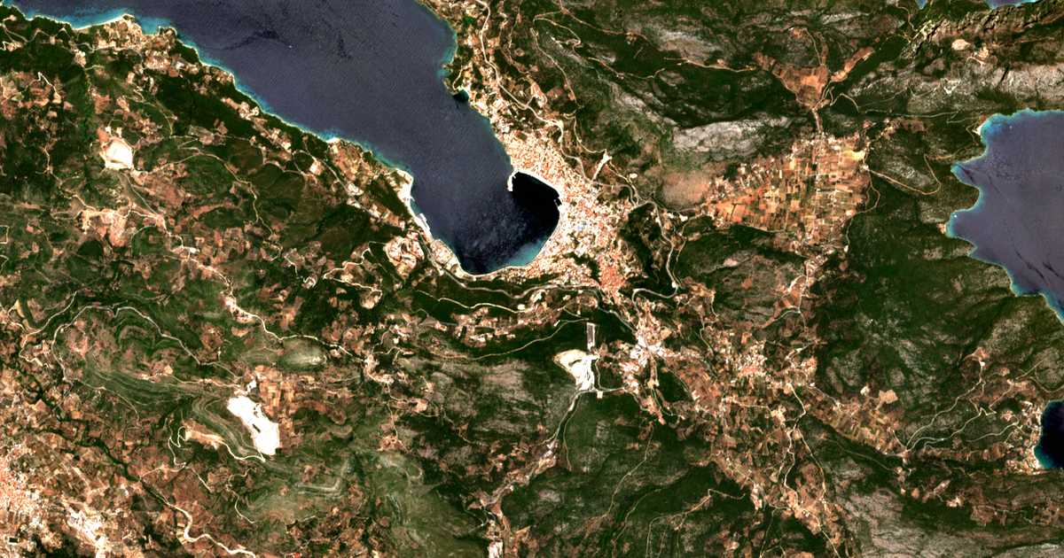 Mapa por satélite de Koumariónas