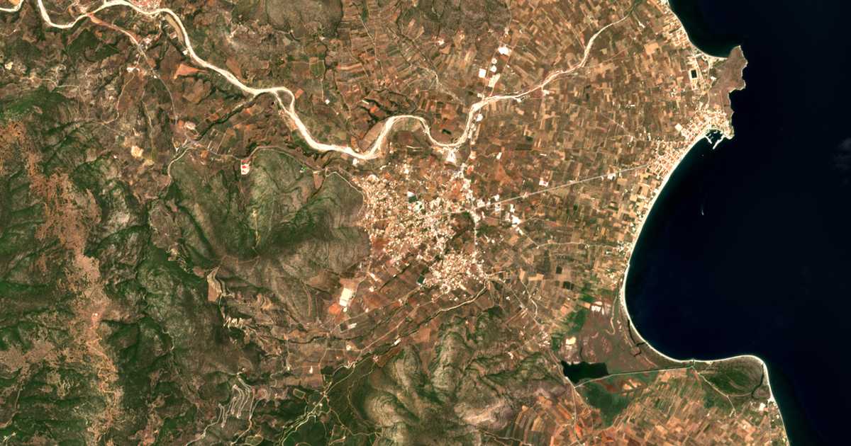 Mapa por satélite de Ástros