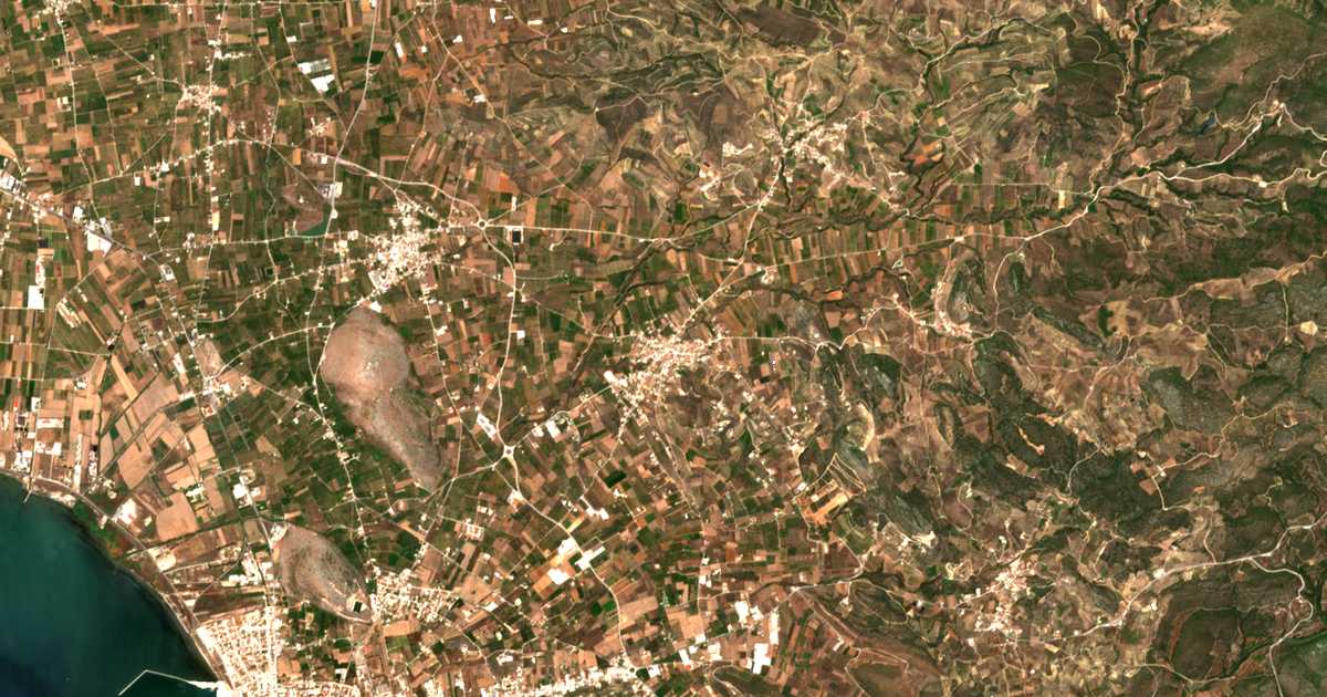 Mapa por satélite de Ágios Adrianós