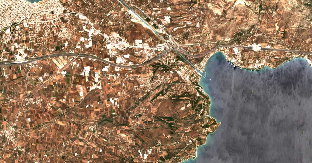 Mapa por satélite de Kyrás Vrýsi