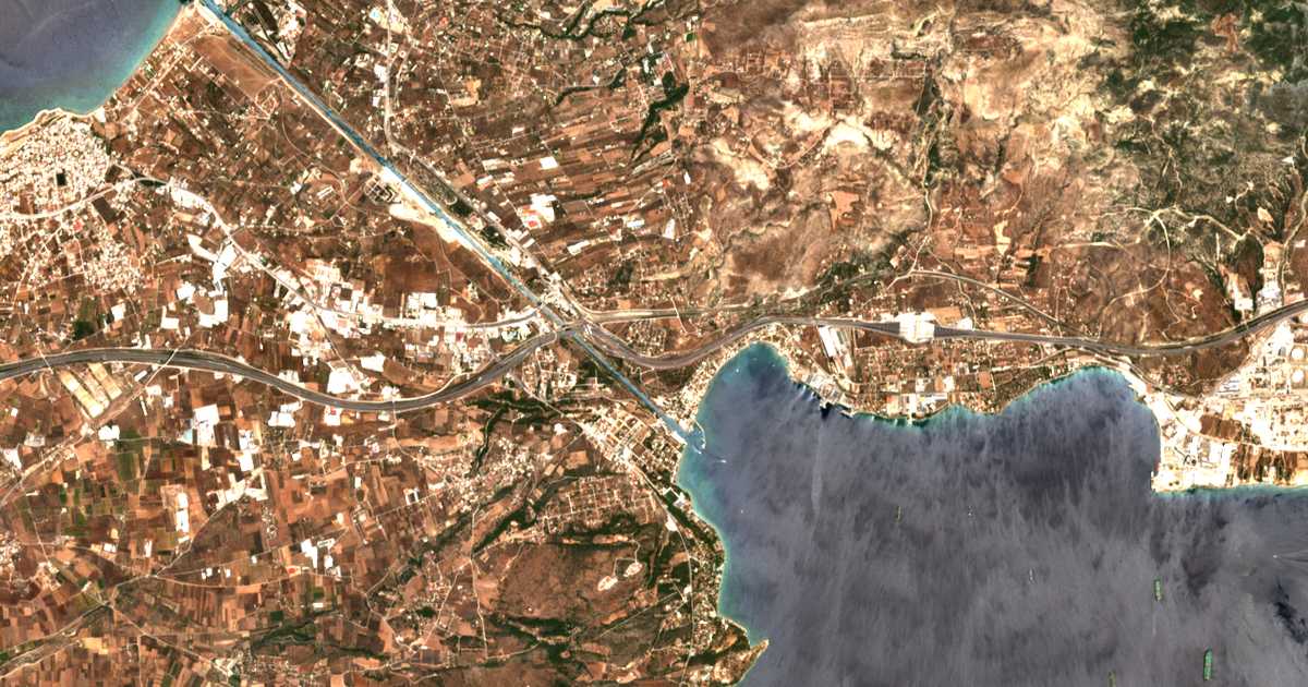 Mapa por satélite de Parádeisos