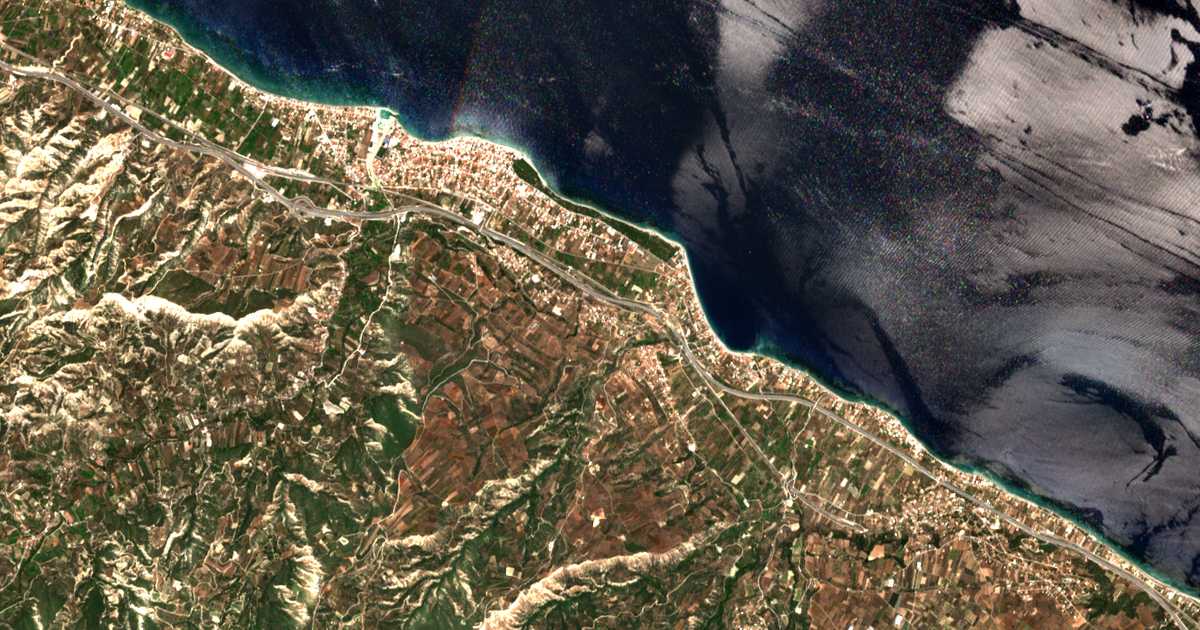Mapa por satélite de Kariótika