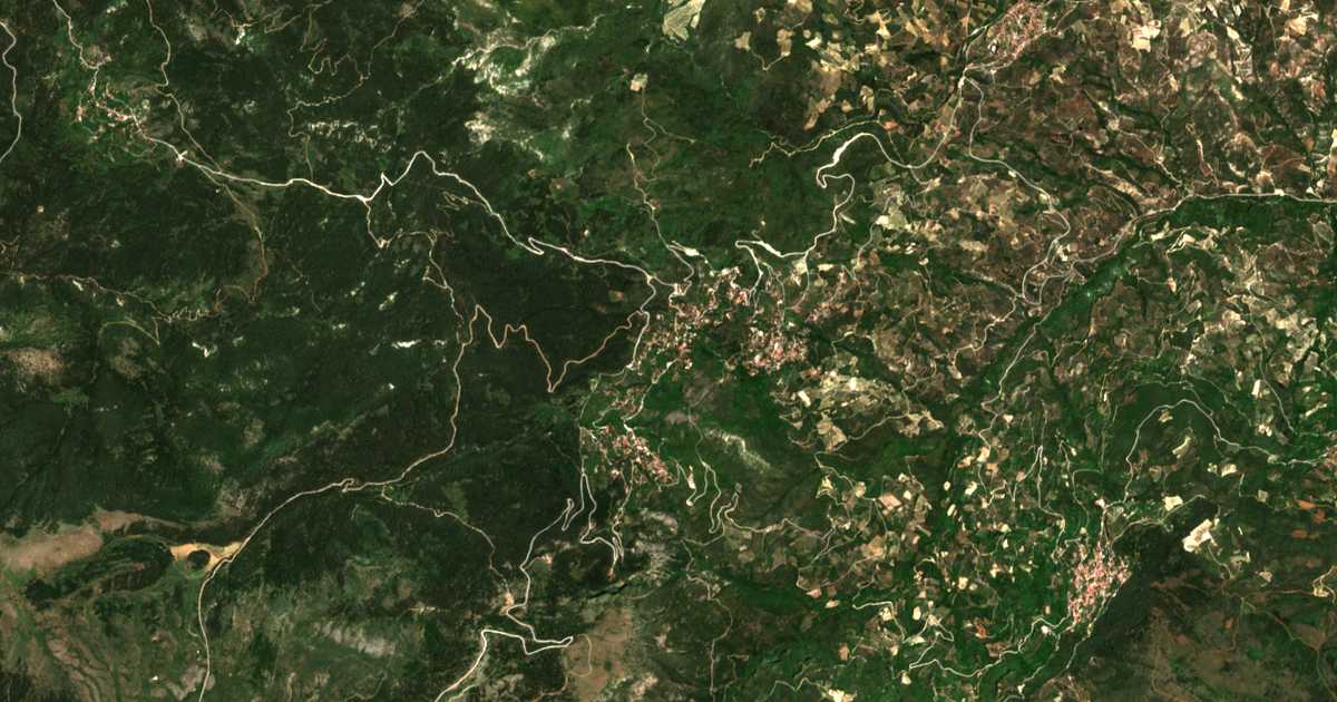 Mapa por satélite de Mési Synoikía Trikálon