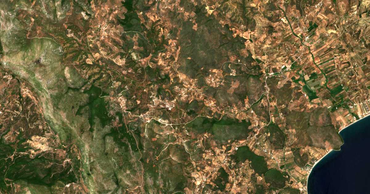 Mapa por satélite de Karvelás