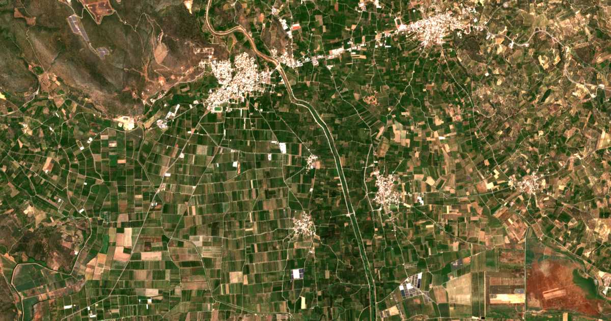 Mapa por satélite de Ágioi Taxiárchai