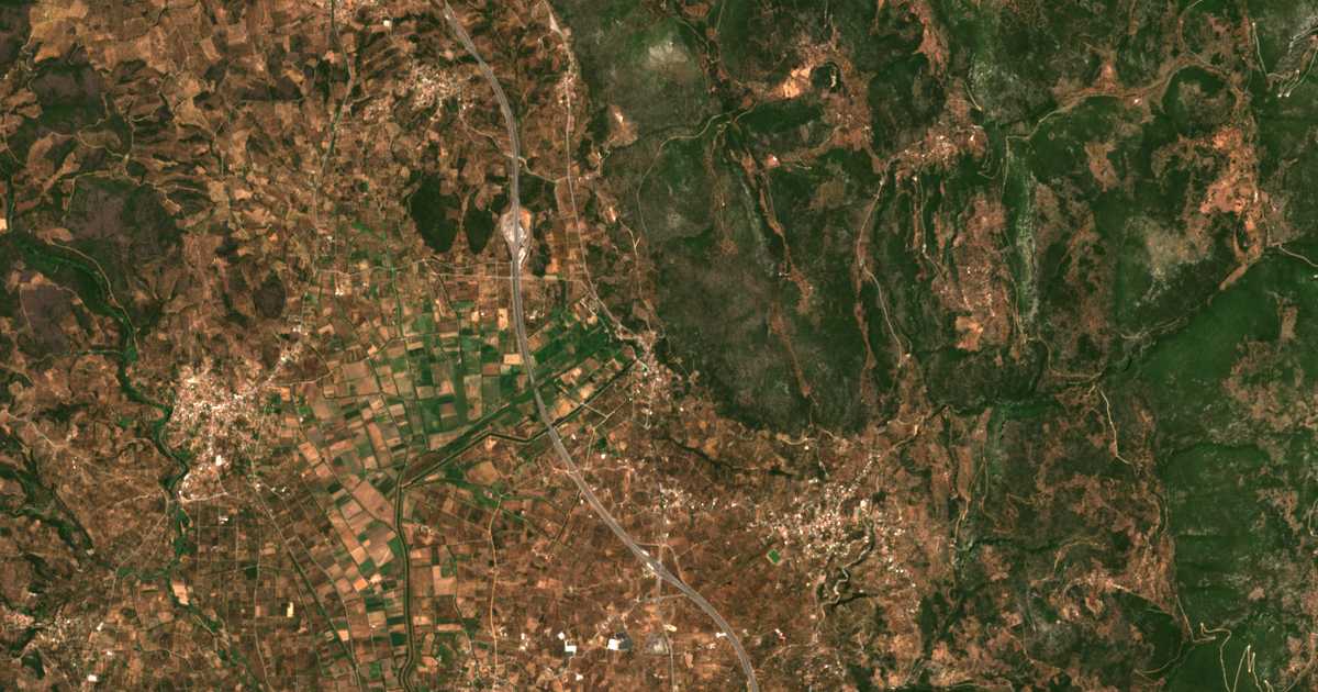 Mapa por satélite de Ágios Flóros