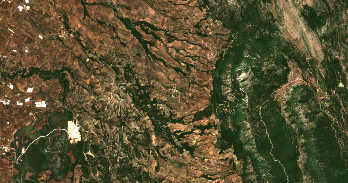 Mapa por satélite de Pláti
