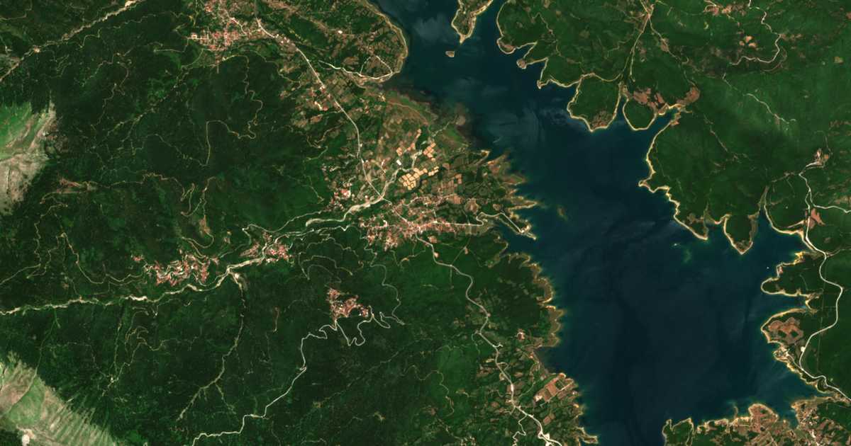 Mapa por satélite de Kalývia