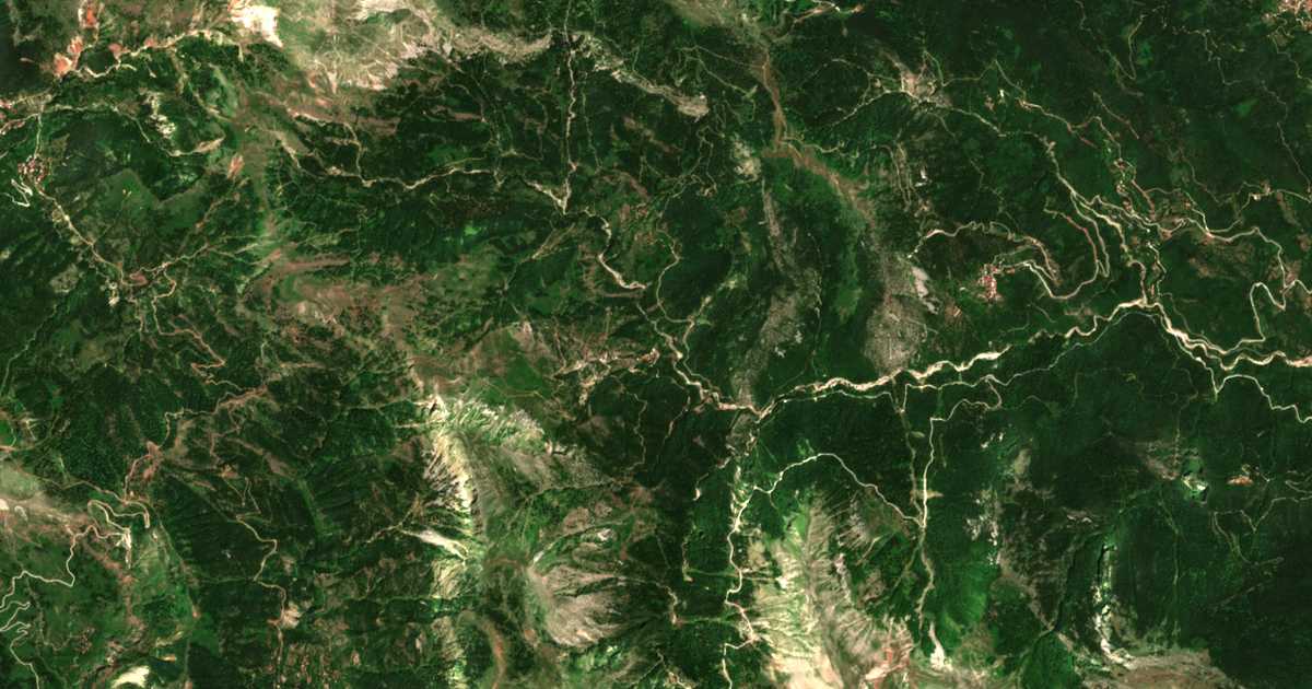 Mapa por satélite de Karvasarás