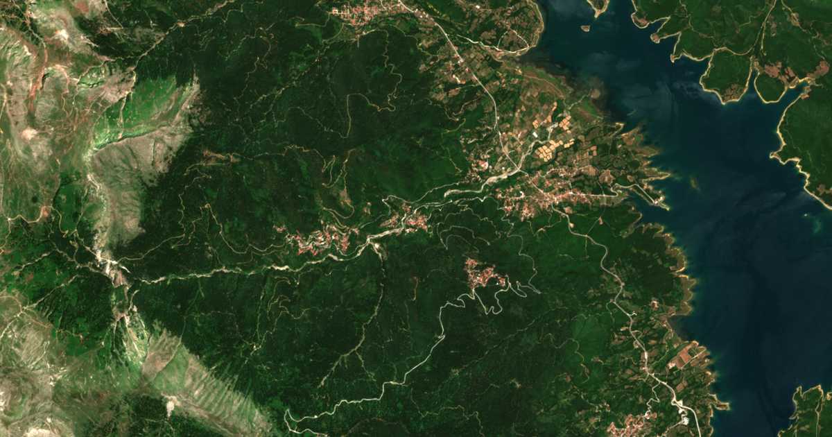 Mapa por satélite de Pezoúla