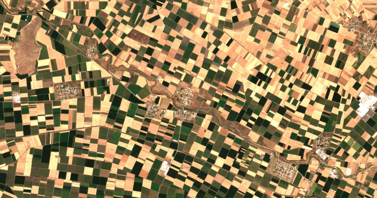 Mapa por satélite de Méga Evýdrion