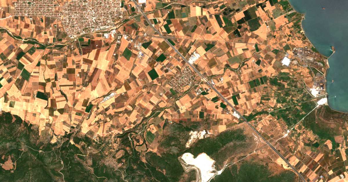 Mapa por satélite de Néos Plátanos