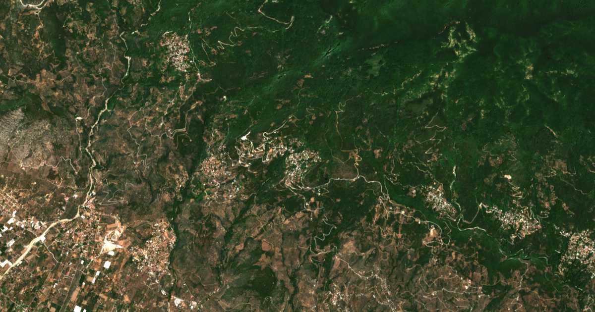 Mapa por satélite de Ágios Geórgios Nileías