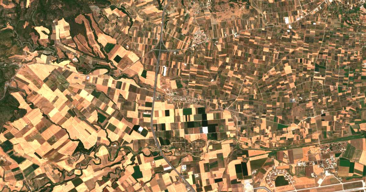 Mapa por satélite de Aïdínion
