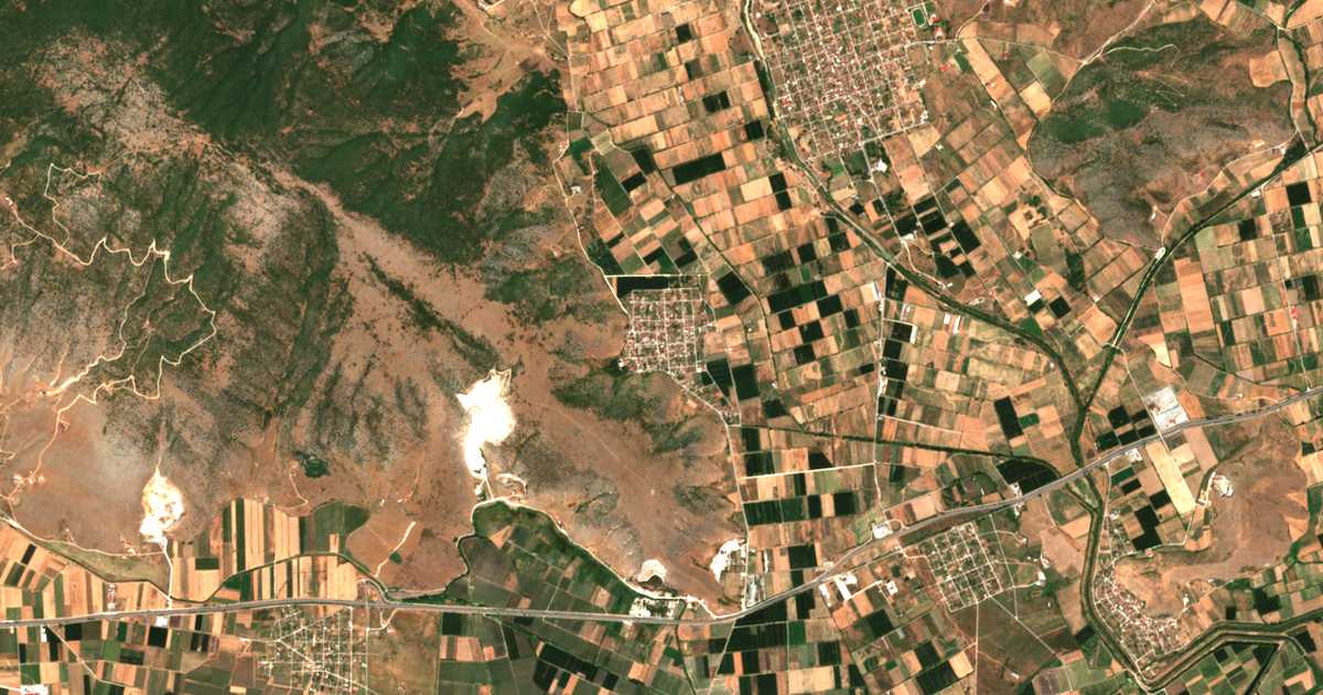 Mapa por satélite de Petrotón