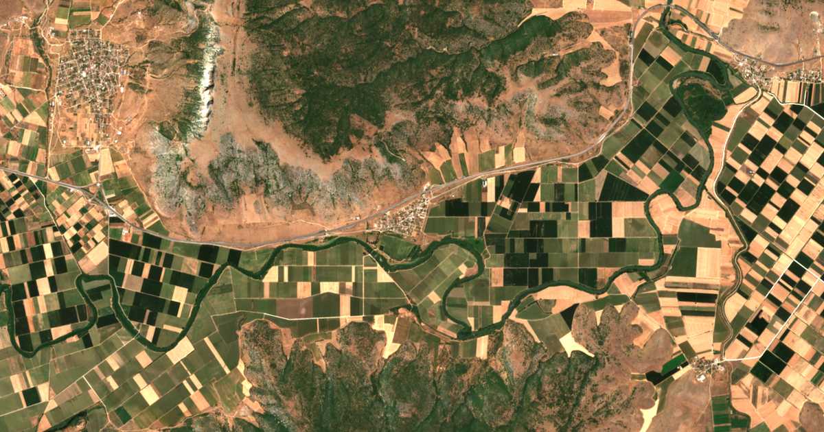 Mapa por satélite de Pineiás