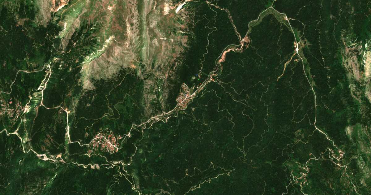 Mapa por satélite de Pertoúlion