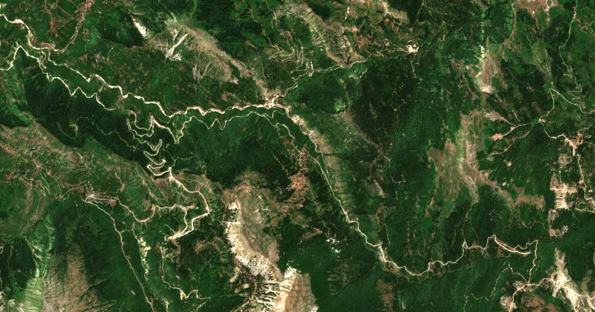 Mapa por satélite de Vathýrrevma