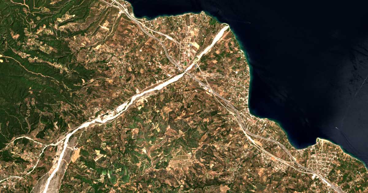 Mapa por satélite de Néos Erineós