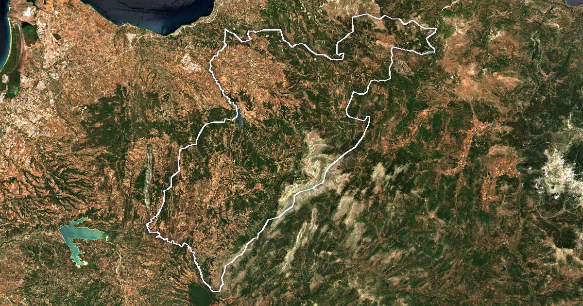 Imagen de satélite con el límite trazado: Erimantos