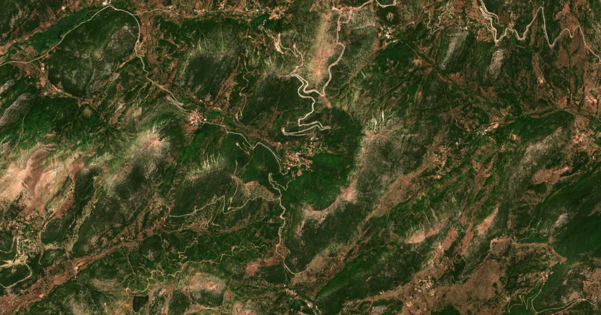 Mapa por satélite de Aroanía