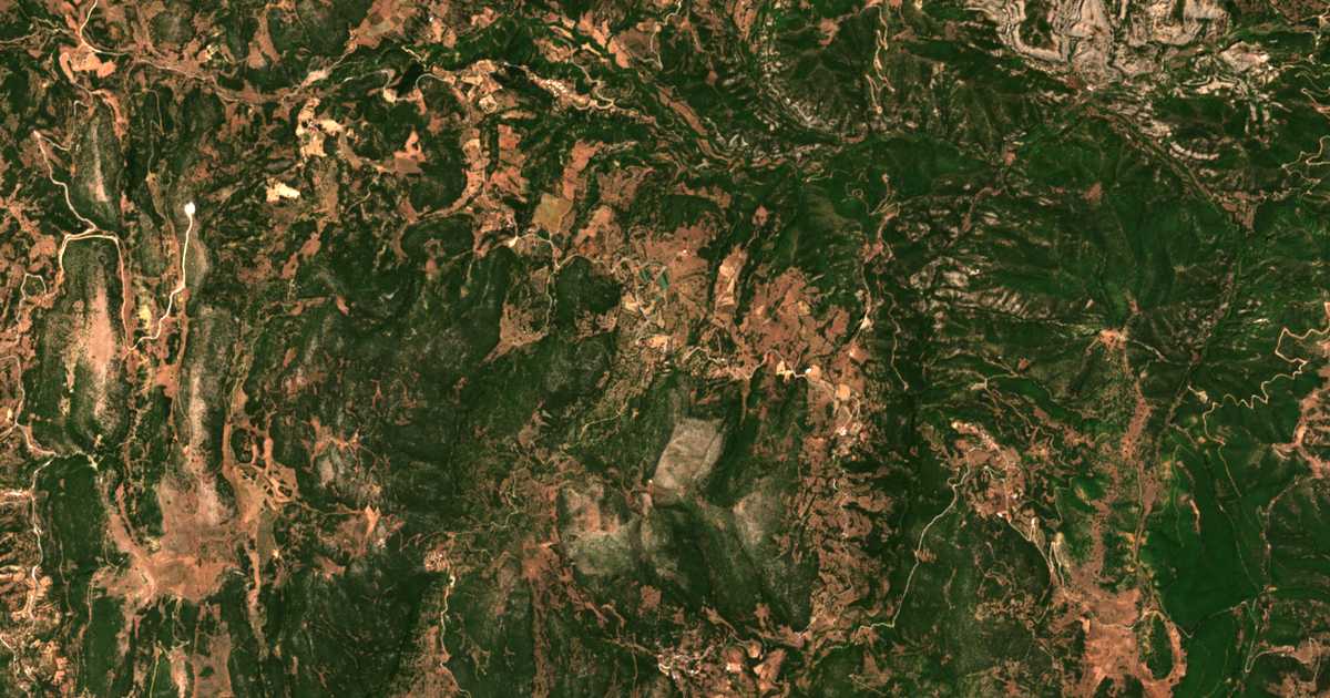 Mapa por satélite de Karoúsion