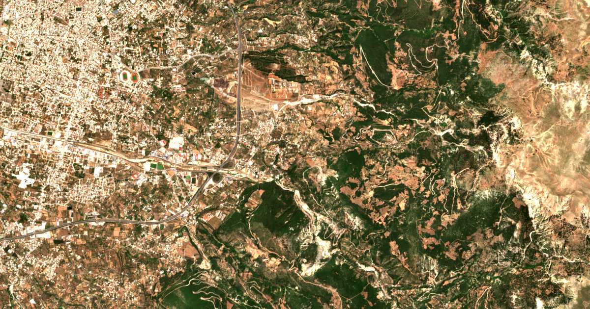 Mapa por satélite de Néon Soúlion