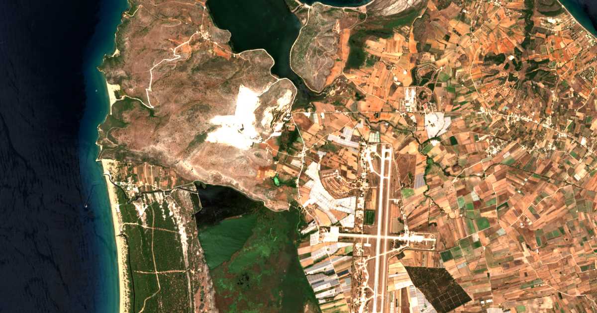 Mapa por satélite de Áraxos