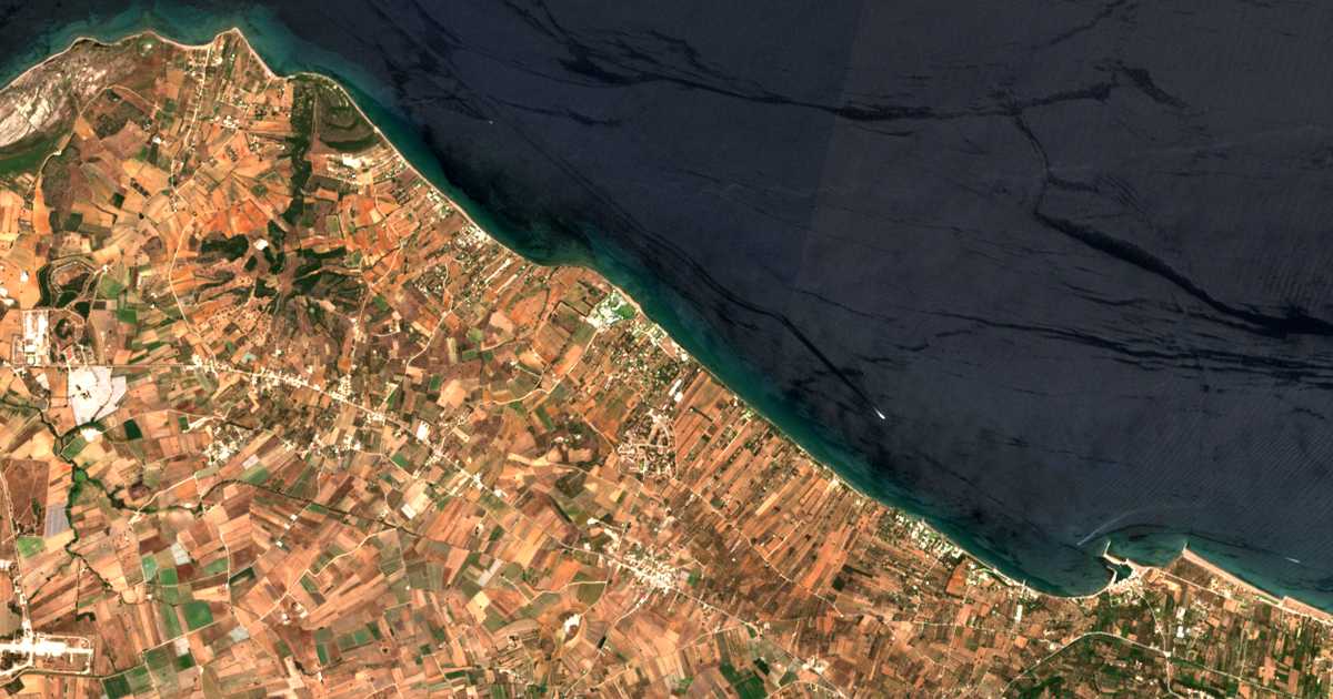 Mapa por satélite de Paralía Kalamakíou