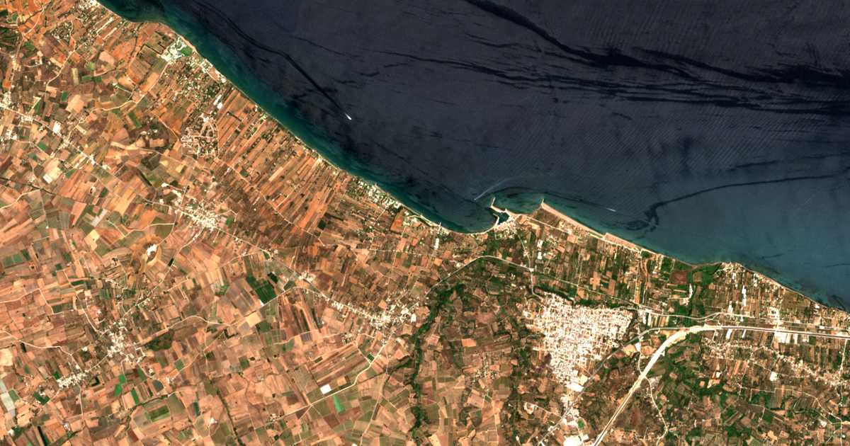 Mapa por satélite de Paralía Niforaiíkon